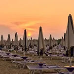 Find Peace Near The Sea In Our Welcoming Flat ביביונה