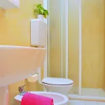 Find Peace Near The Sea In Our Welcoming Flat דירה *